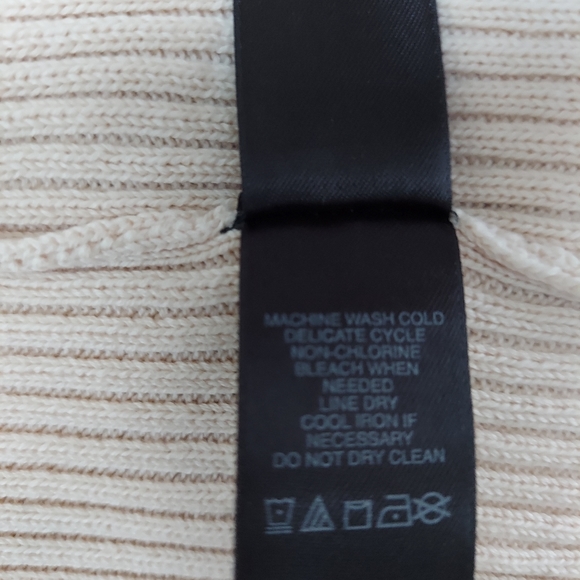 DKNY JEANS long sleeve light weight ribbed turtleneck sweater. - Picture 5 of 9